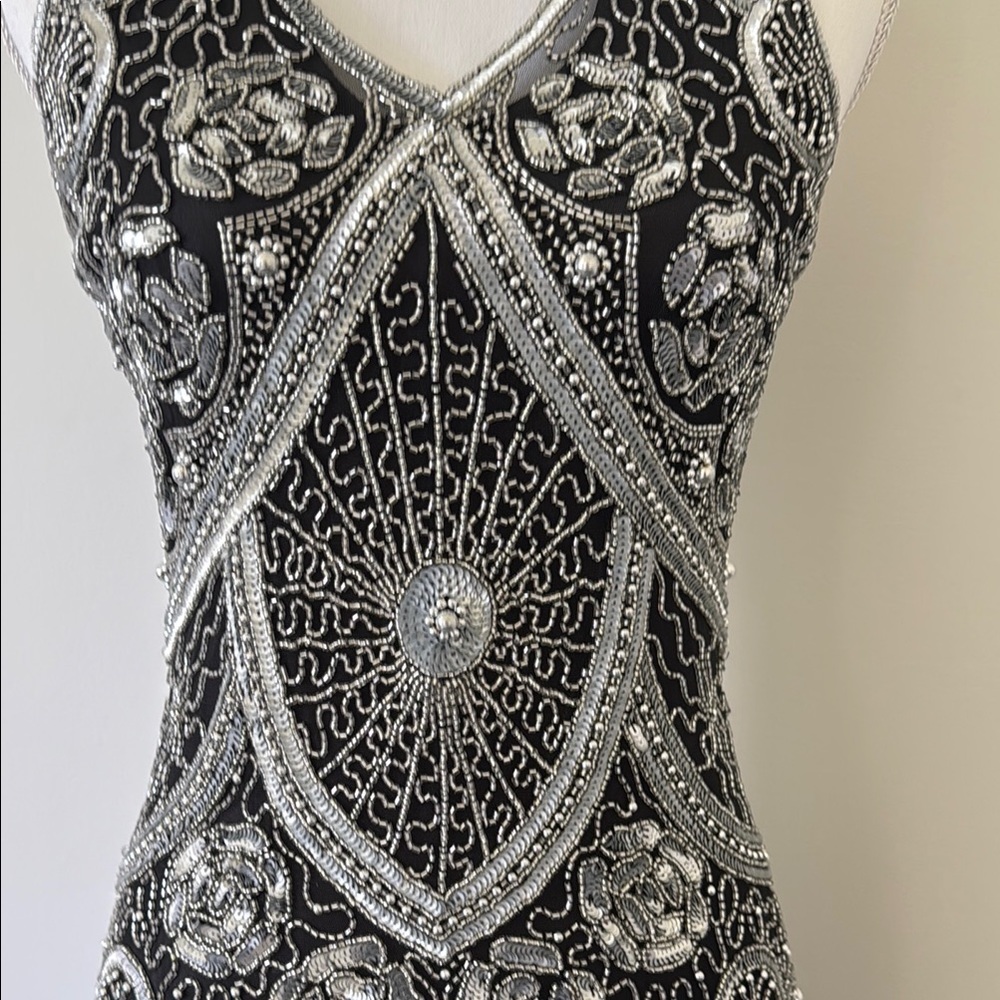 Elegant Flapper Style Black and Silver Women's Dress - Picture 2 of 7